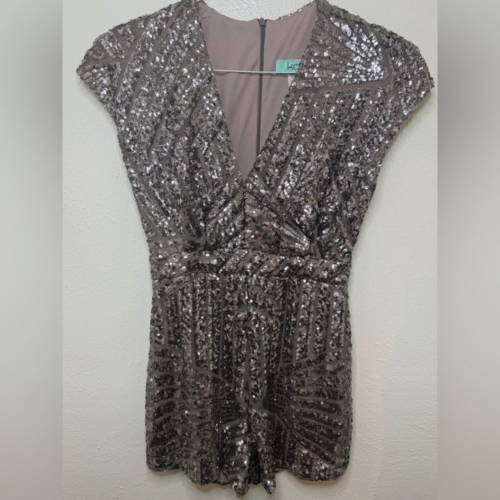 Karlie Women’s Silver Sequin Deep V-Neck Romper Size Small